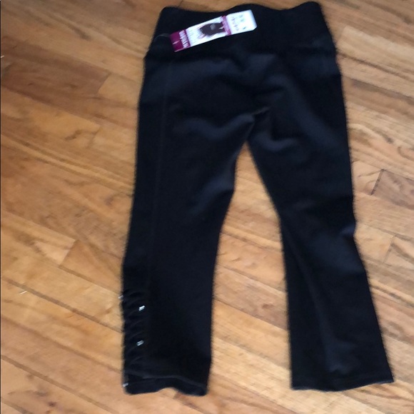 Woman’s Capri size S nygard luxe slims very nice - Picture 4 of 4